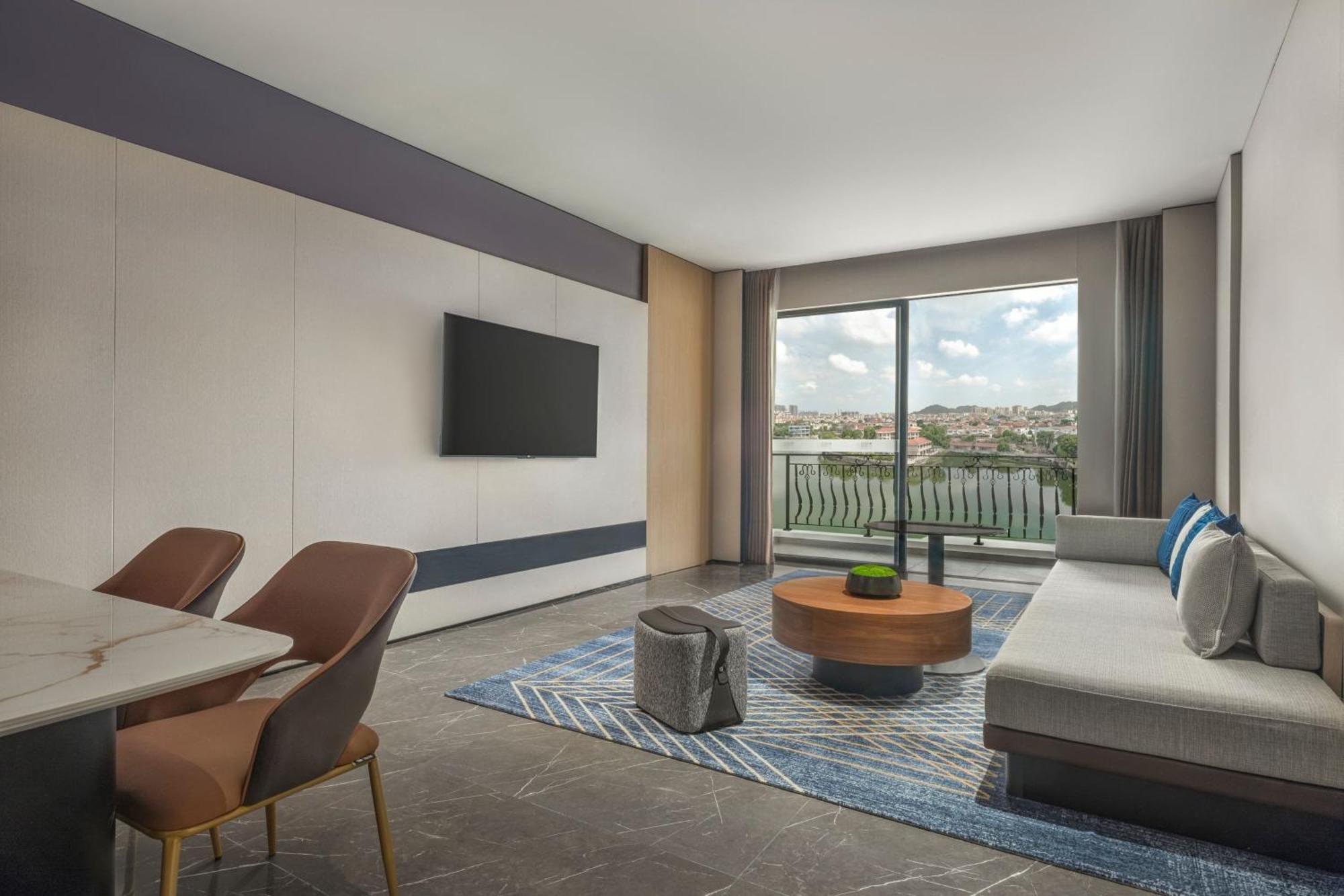 Four Points By Sheraton Yangjiang City Center Экстерьер фото