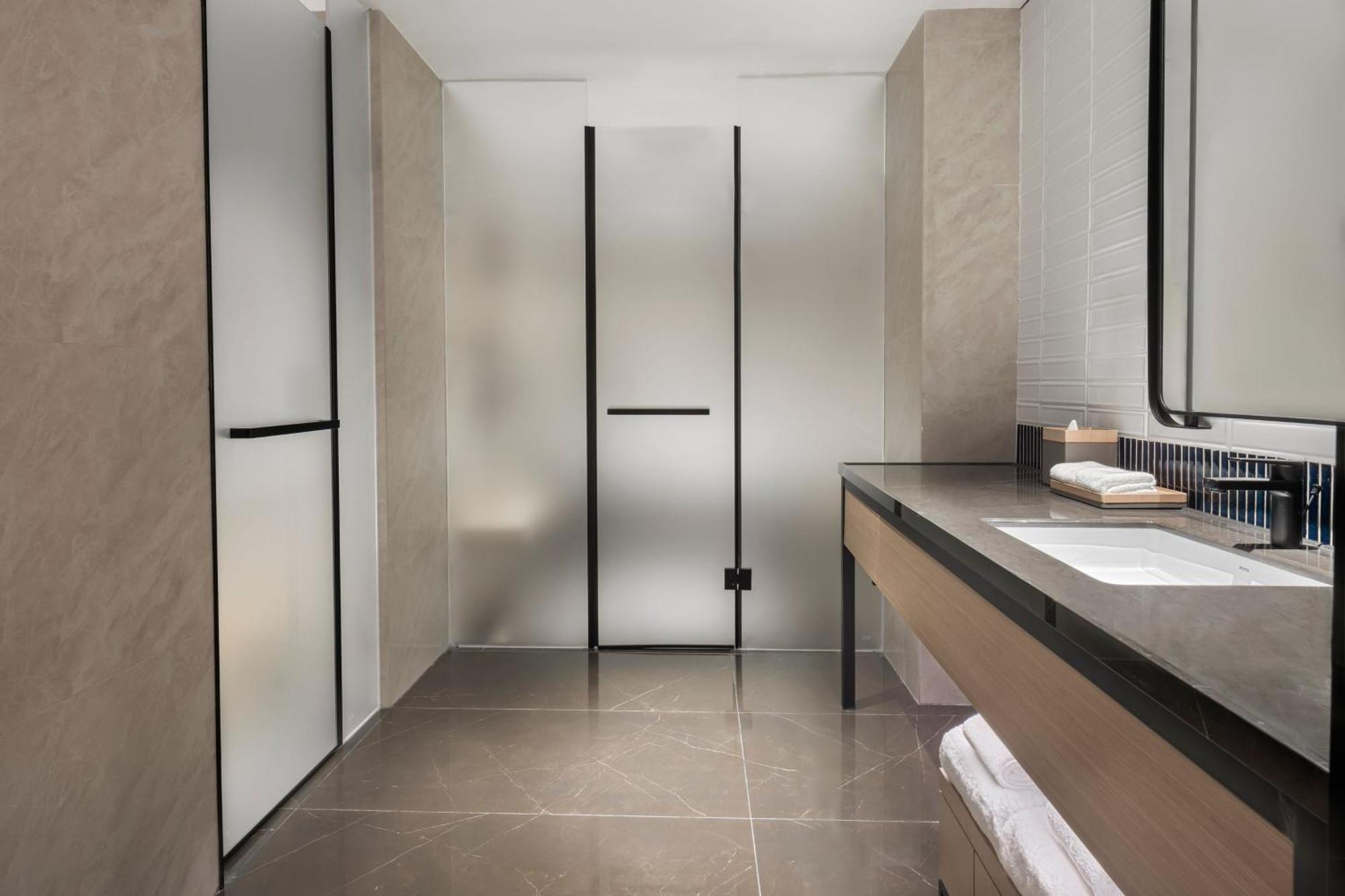 Four Points By Sheraton Yangjiang City Center Экстерьер фото