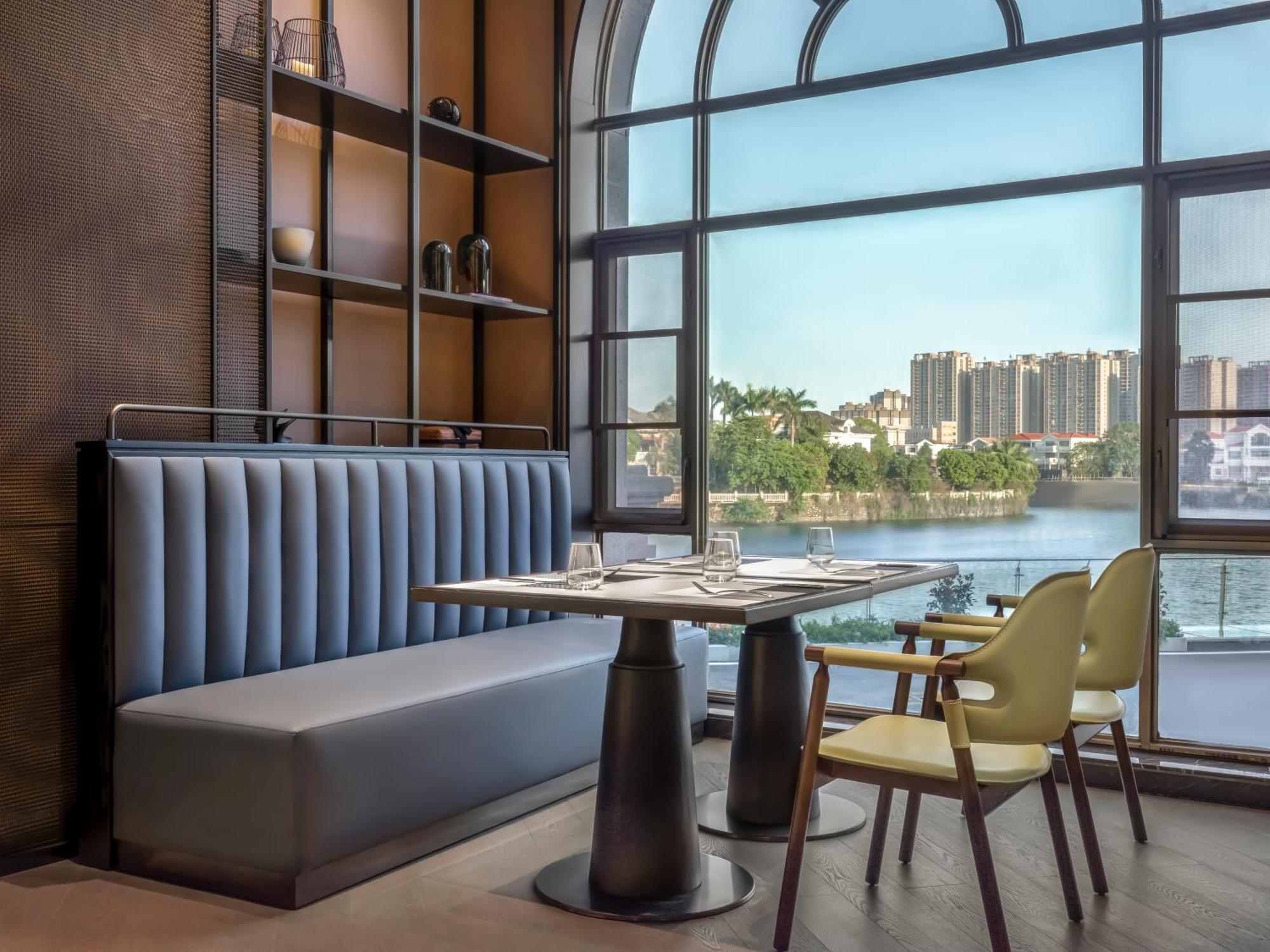 Four Points By Sheraton Yangjiang City Center Экстерьер фото