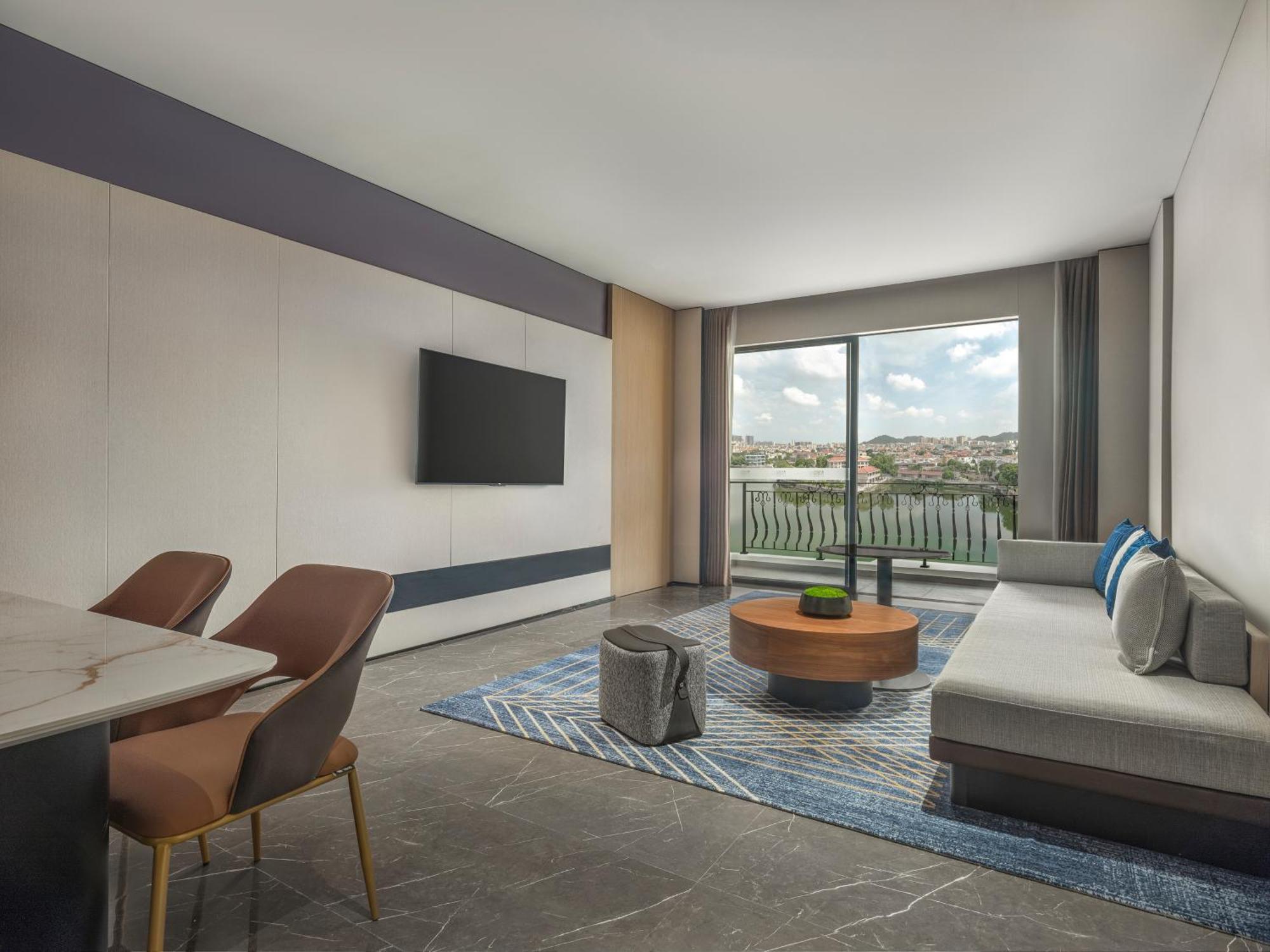 Four Points By Sheraton Yangjiang City Center Экстерьер фото